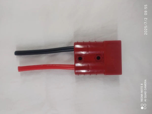 Toma roja de batería pequeña's foto | Electric Power |  BizneCubano